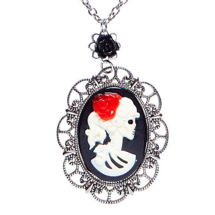 Necklace With Black Rose & Skull Cameo