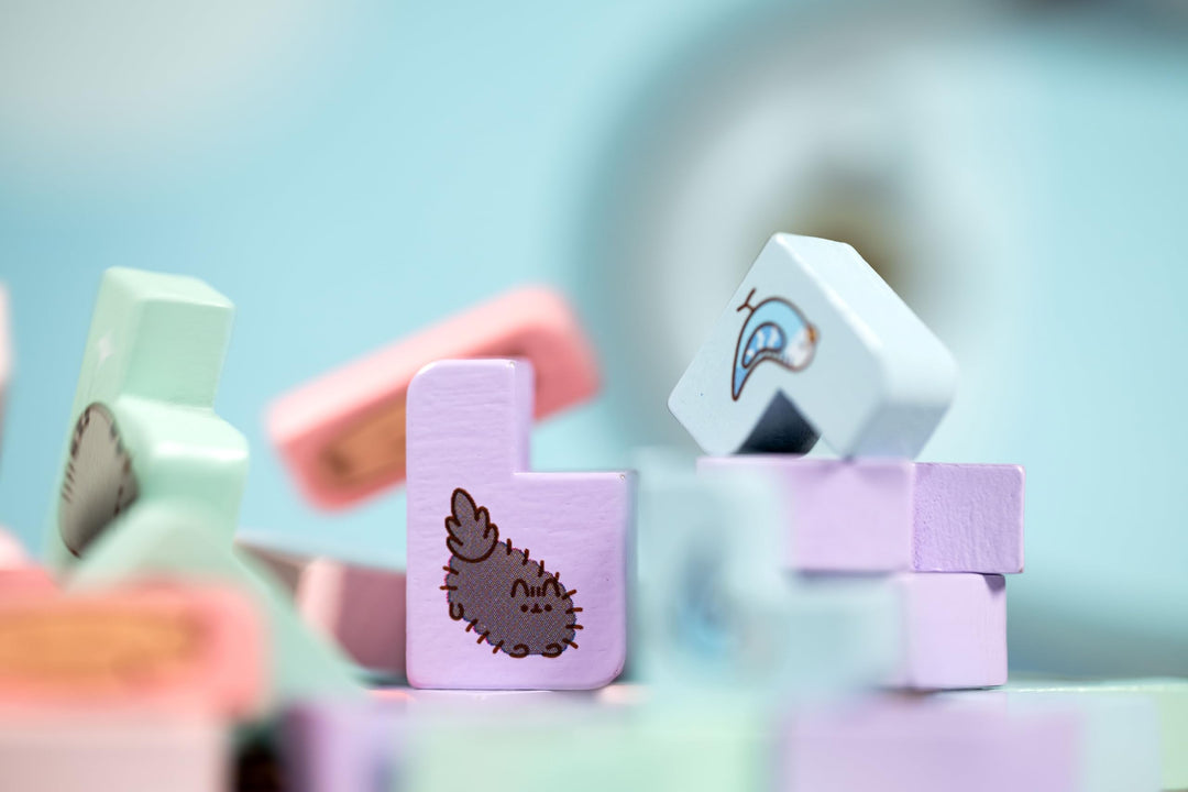 Alley Cat Games Pusheen The Stacking Board Game - Adorable Cat-Themed Dexterity Challenge - 2 to 6 Players Ages 6+ 15 Minutes - Stack Balance and Play with Pusheen and Friends