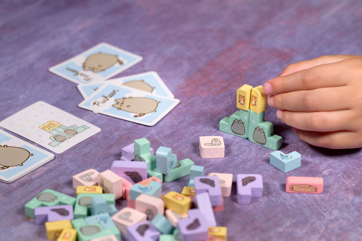 Alley Cat Games Pusheen The Stacking Board Game - Adorable Cat-Themed Dexterity Challenge - 2 to 6 Players Ages 6+ 15 Minutes - Stack Balance and Play with Pusheen and Friends