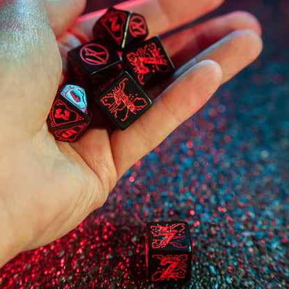 Q-Workshop Cyberpunk Red Essential Dice Set Black 8