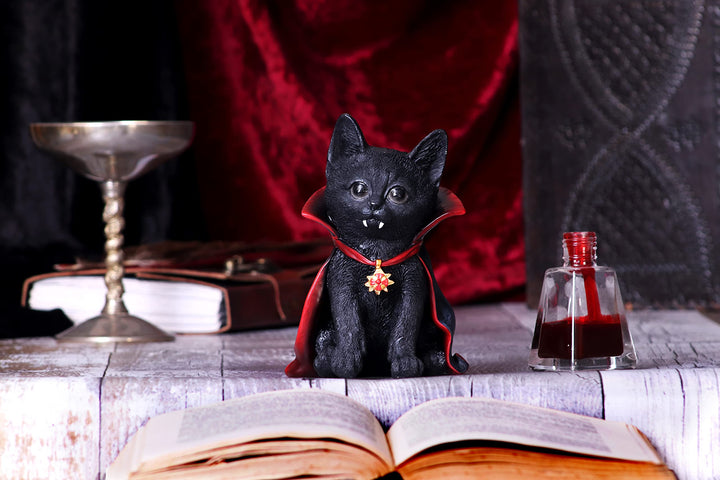 Count Catula Vampire Cat Figurine 15.5cm