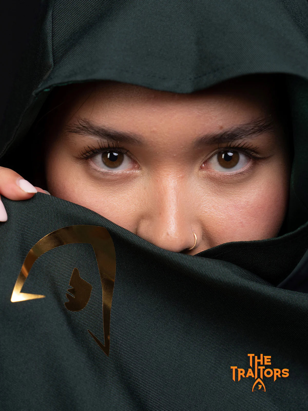 Traitors Cloak for Adults 3
