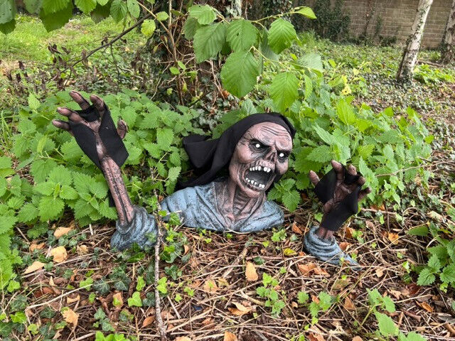 Zombie Ground Breaker 3pcs Halloween Prop 2