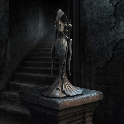 Femme Fatale Seer Figurine 20cm 7