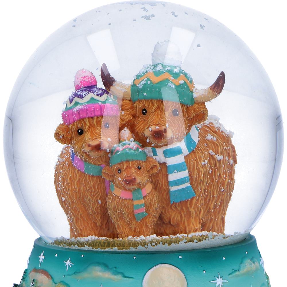 Winter Highland Cow Snow Globe 13.7cm 6