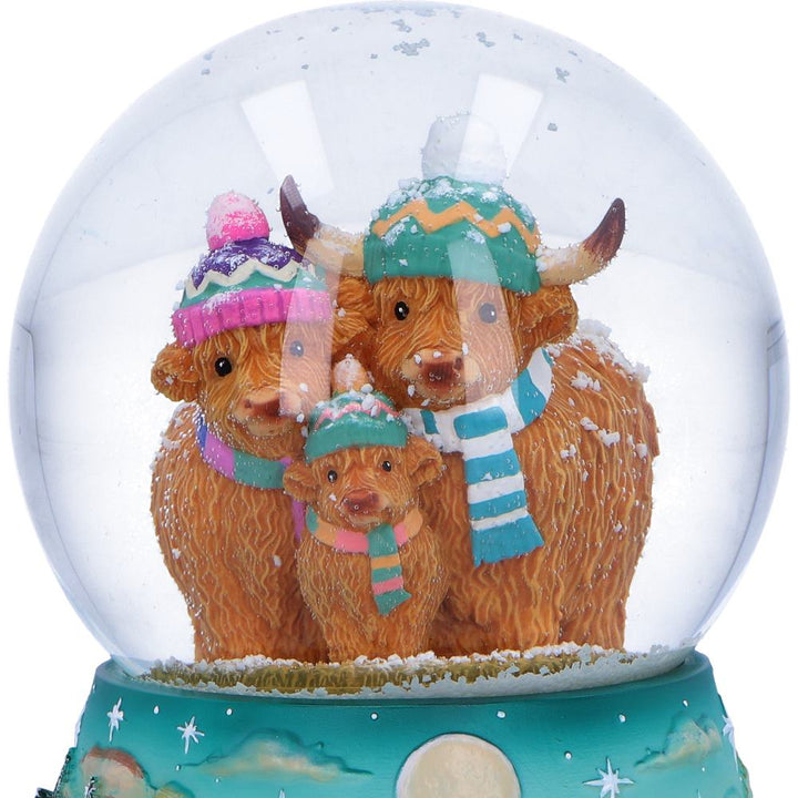 Winter Highland Cow Snow Globe 13.7cm
