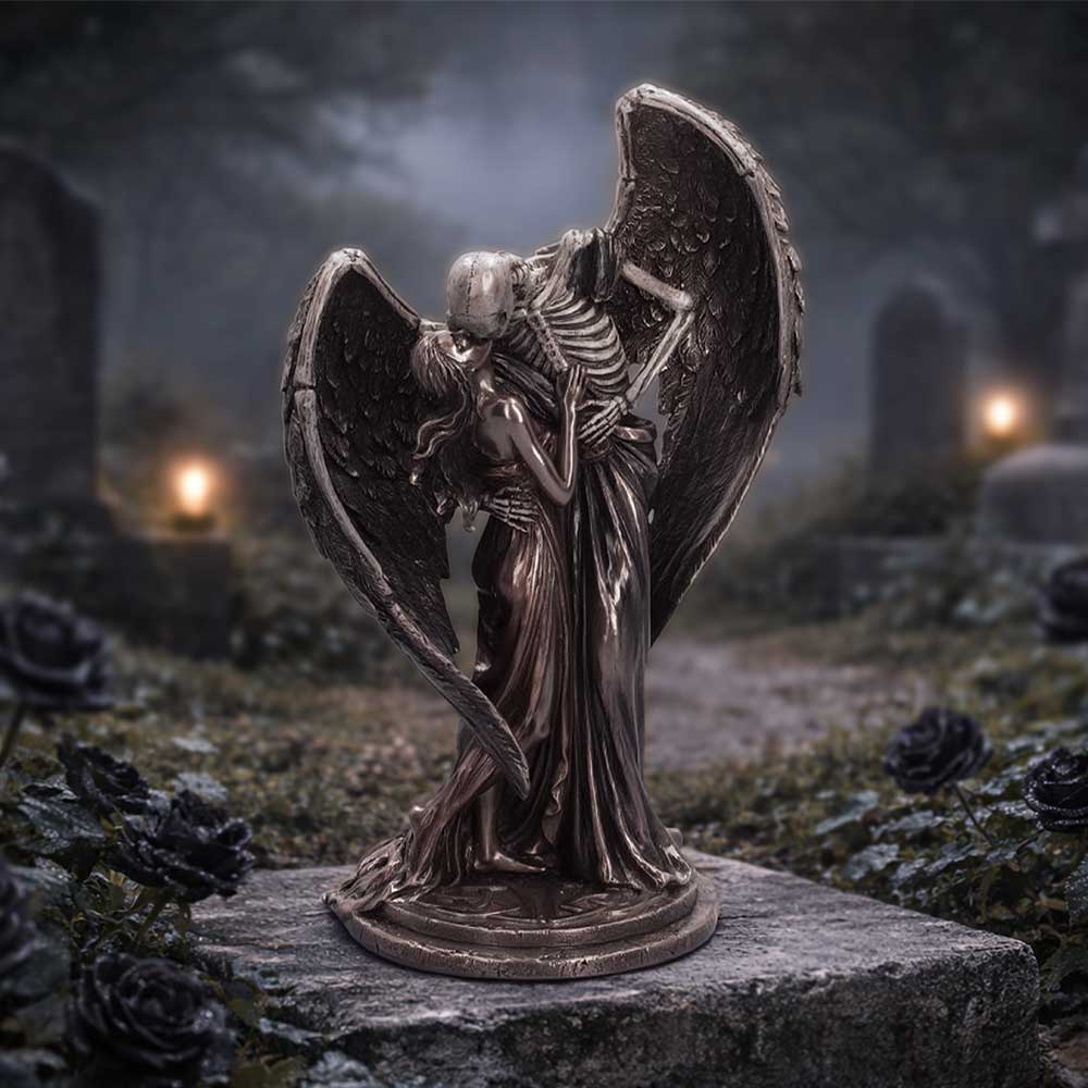 The Kiss of Death Figurine 25.7cm 7