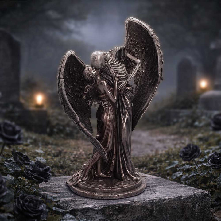 The Kiss of Death Figurine 25.7cm 7