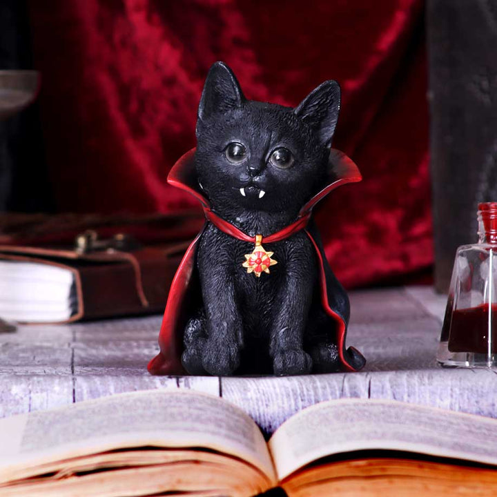 Count Catula Vampire Cat Figurine 15.5cm 7